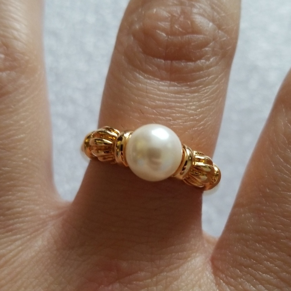 Gorgeous pearl ring